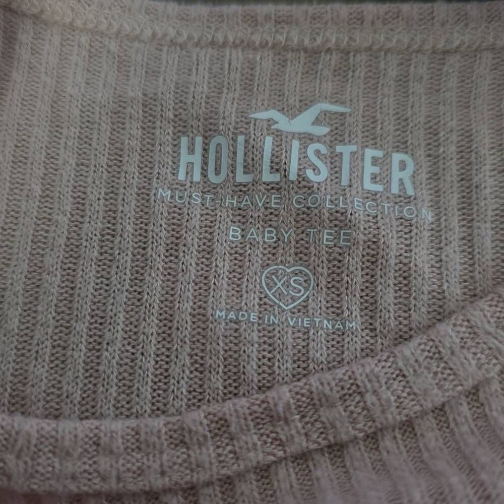 Hollister Women's Size XS Pink White Floral Ribbed Long Sleeve Baby Tee - Picture 2 of 5